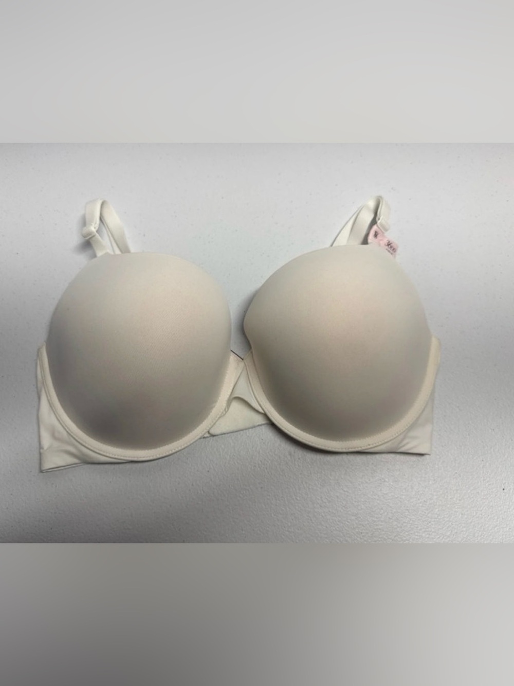Victoria’s Secret White Under Wire Push Up 36DD Bra